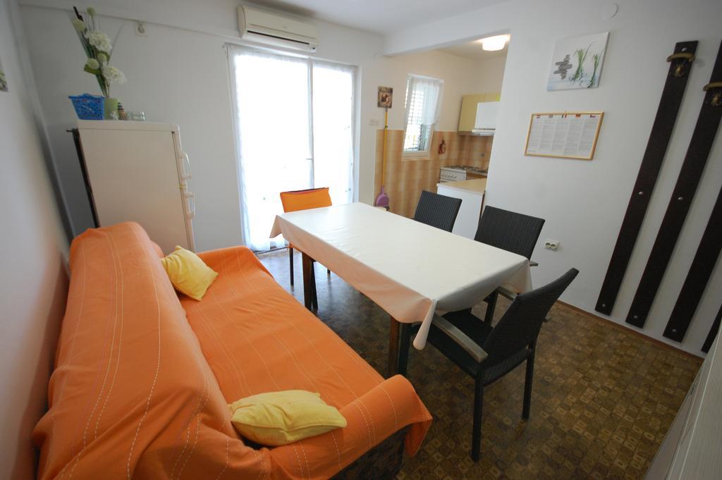 Apartments Jakobi By El-Pi Tours Njivice Exterior foto